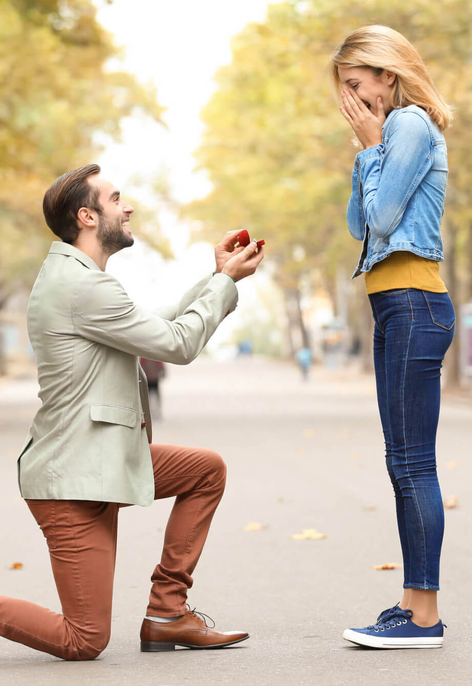 Image of girl proposing to man. Fiance Visa Lawyers at Sam Shihab & Associates.